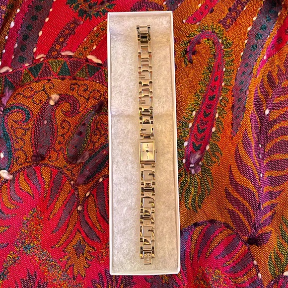 GUESS WATCH - Picture 1 of 4